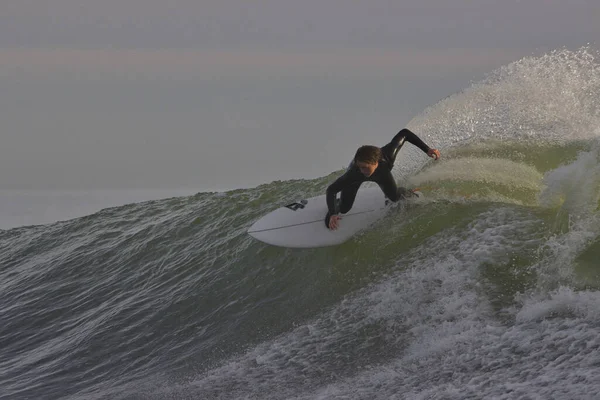 Surfing Gelombang Musim Dingin Titik Rincon California — Stok Foto