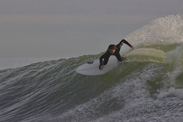 Surfing Fale Zimowe Punkcie Rincon Kalifornii — Zdjęcie stockowe