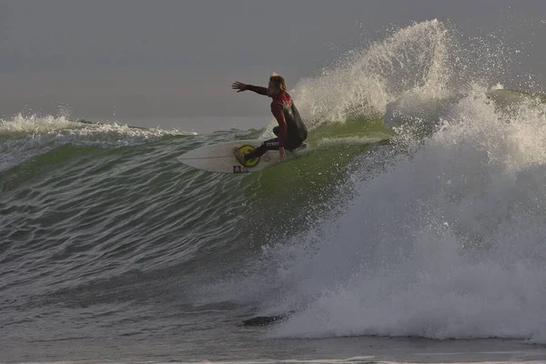 Surfing Fale Zimowe Punkcie Rincon Kalifornii — Zdjęcie stockowe