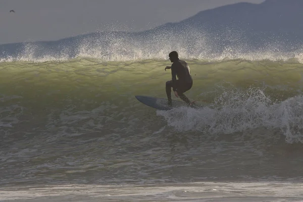 Surfing Κύματα Χειμώνα Στο Σημείο Rincon Στην Καλιφόρνια — Φωτογραφία Αρχείου