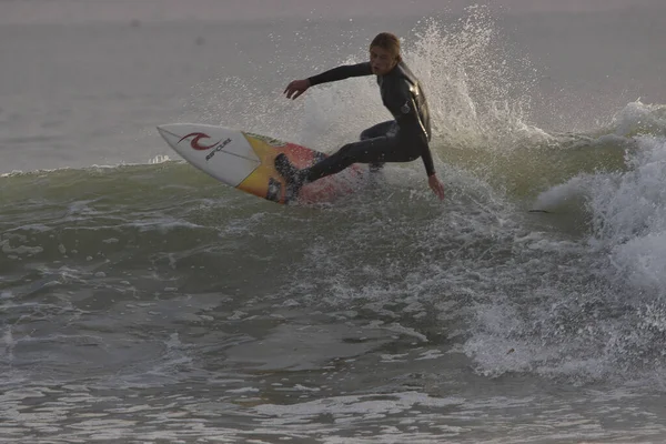 Surfer Sur Les Vagues Hivernales Point Rincon Californie — Photo