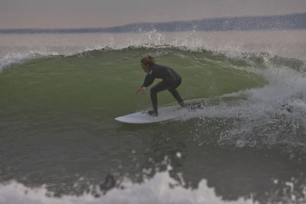 Surfing Κύματα Χειμώνα Στο Σημείο Rincon Στην Καλιφόρνια — Φωτογραφία Αρχείου