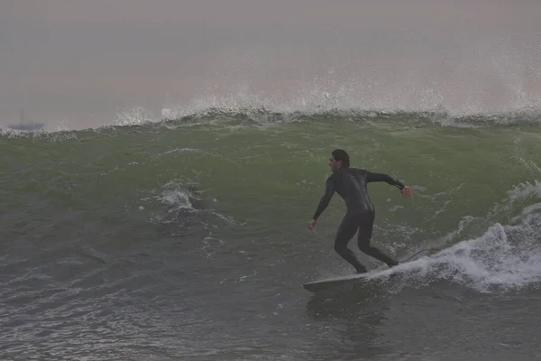 Surfing Rincon Punkt Kalifornien — Stockfoto