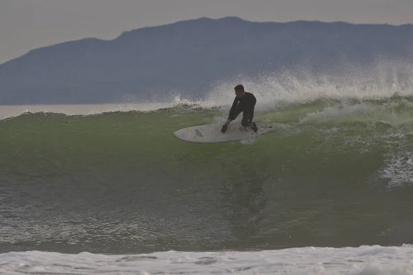 カリフォルニア州のサーフィン リンカン ポイント — ストック写真