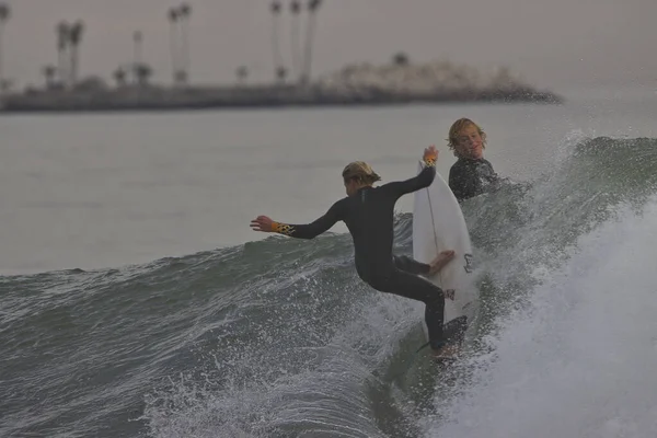 カリフォルニア州のサーフィン リンカン ポイント — ストック写真