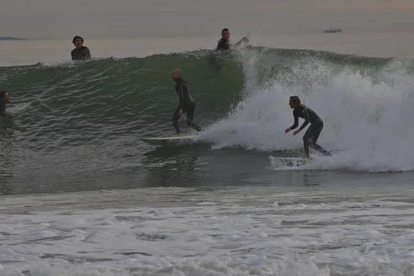 カリフォルニア州のリンカンポイントでの大きな波 — ストック写真