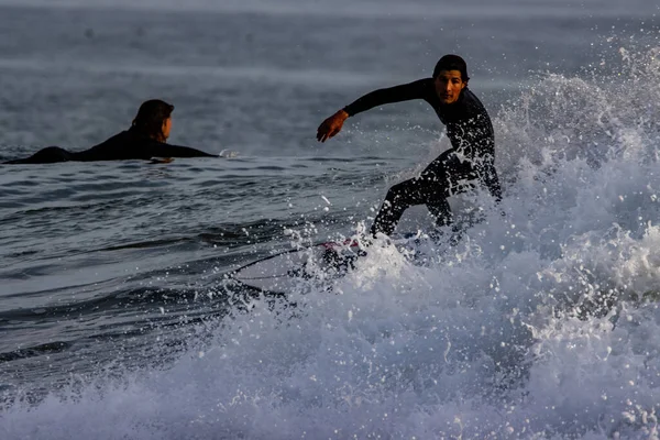 Surfer Sur Les Vagues Hivernales Rincon Point Californie 2022 — Photo