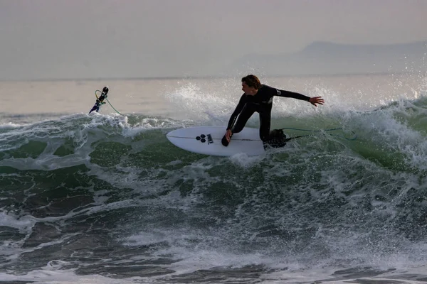 Surfing Fale Zimowe Punkcie Rincon Kalifornii 2022 — Zdjęcie stockowe