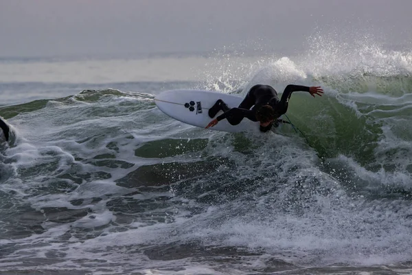 Surfing Fale Zimowe Punkcie Rincon Kalifornii 2022 — Zdjęcie stockowe