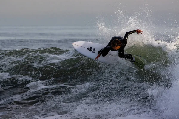 Surfing Fale Zimowe Punkcie Rincon Kalifornii 2022 — Zdjęcie stockowe