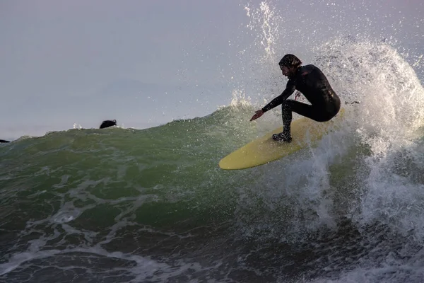 Surfing Fale Zimowe Punkcie Rincon Kalifornii 2022 — Zdjęcie stockowe