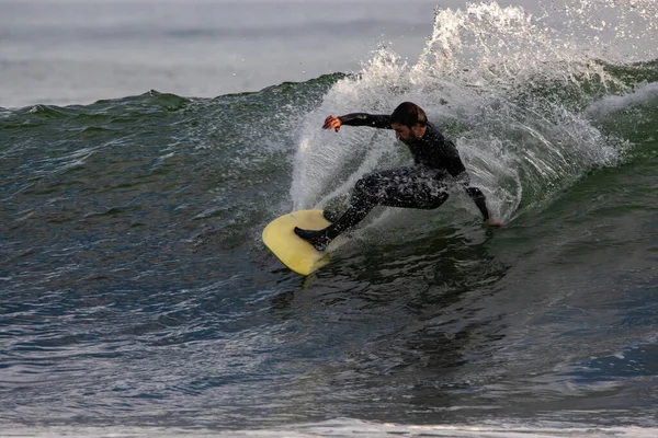 Surfing Fale Zimowe Punkcie Rincon Kalifornii 2022 — Zdjęcie stockowe