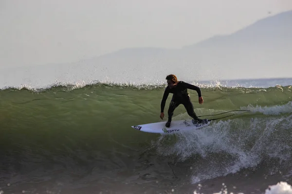 Surfing Winter Waves Rincon Point California 2022 — Φωτογραφία Αρχείου