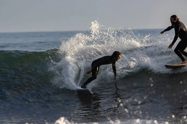 Surfing Vintervågor Vid Rincon Punkt Kalifornien 2022 — Stockfoto