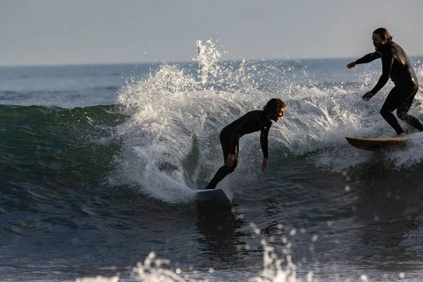 Surfer Sur Les Vagues Hivernales Rincon Point Californie 2022 — Photo