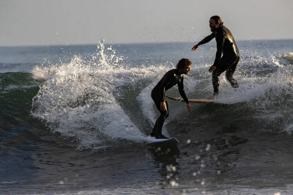 Surfing Vintervågor Vid Rincon Punkt Kalifornien 2022 — Stockfoto