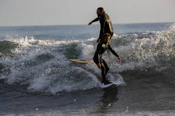 Surfer Sur Les Vagues Hivernales Rincon Point Californie 2022 — Photo