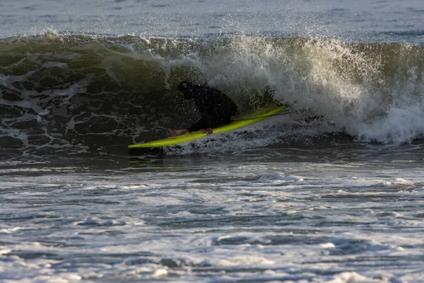 Surfer Sur Les Vagues Hivernales Rincon Point Californie 2022 — Photo