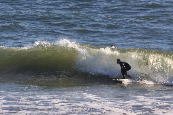 Surfing Rincon Cove California — ストック写真