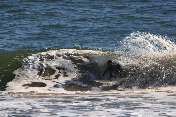 Серфинг Бухте Ринкон Калифорнии — стоковое фото