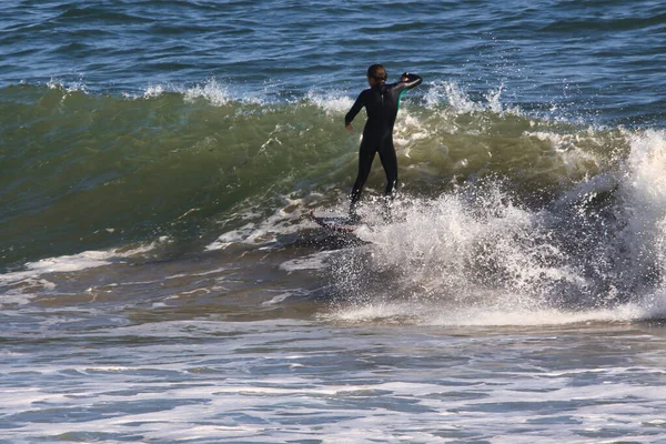 Surfing Rincon Cove California — ストック写真