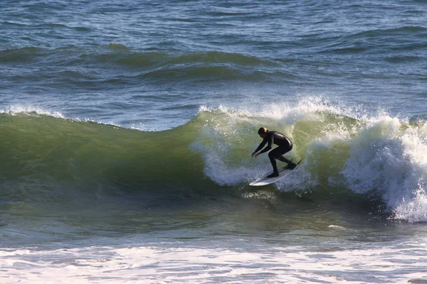 カリフォルニア州のサーフィン リンコン コーブ — ストック写真