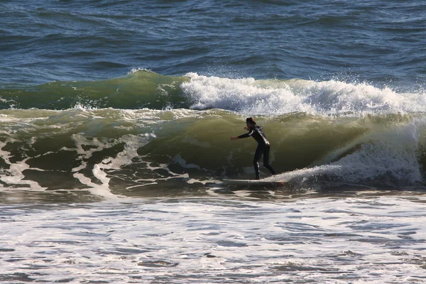 カリフォルニア州のサーフィン リンコン コーブ — ストック写真