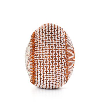 Beyaz arka planda izole edilmiş Paskalya yumurtası..