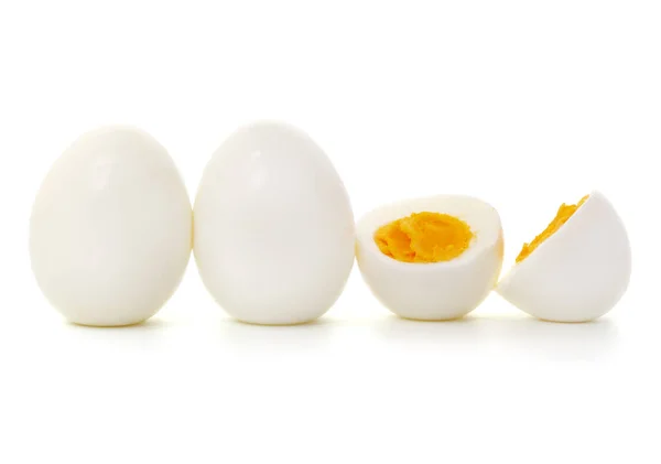 Ovos Descascados Cozidos Isolados Sobre Fundo Branco — Fotografia de Stock
