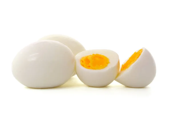 Kaynamış Kabuklu Yumurtalar Beyaz Arka Planda Izole Edilmiş — Stok fotoğraf
