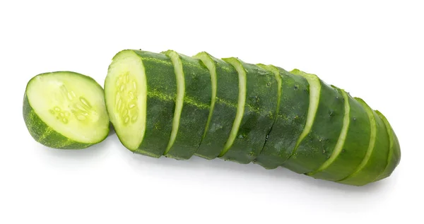 Gesneden Groene Komkommer Geïsoleerd Witte Achtergrond — Stockfoto