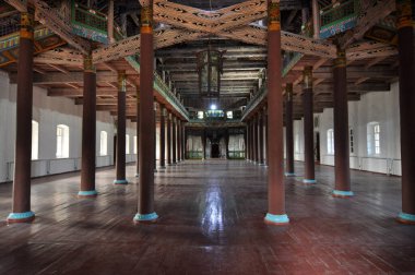 Kazakistan Orta Asya 'da bir devlettir. Ülkenin manzaraları batıdan doğuya Hazar Denizi 'nden Altai Dağları' na ve kuzeyden güneye Batı Sibirya ovalarından Orta Asya 'nın vahaları ve çöllerine kadar uzanır. 10 tane var.