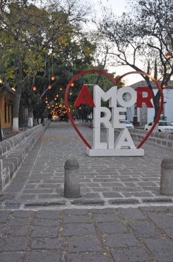 Morelia, Meksika 'nın Michoacn eyaletinin başkenti ve en büyük şehridir..