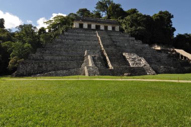 Palenque, Güney Meksika 'da 8. yüzyılda ölen bir Maya şehir devletiydi.. 