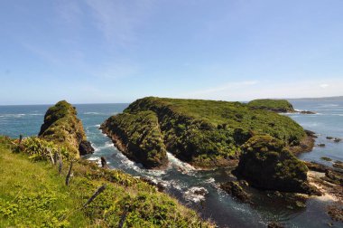Chiloe Adası, Şili 'nin batı kıyısında, Pasifik Okyanusu' ndaki Chiloe Takımadası 'nın en büyük adasıdır..