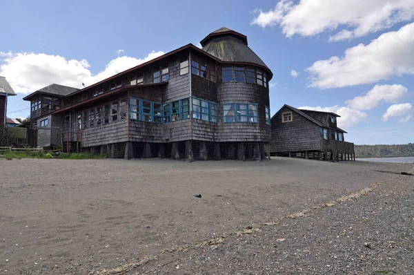 Chiloe Adası, Şili 'nin batı kıyısında, Pasifik Okyanusu' ndaki Chiloe Takımadası 'nın en büyük adasıdır..