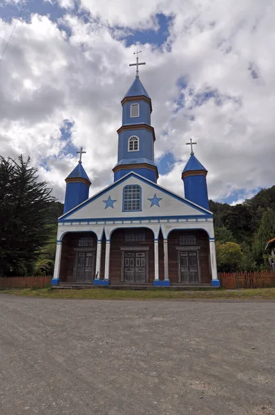 Chiloe Adası, Şili 'nin batı kıyısında, Pasifik Okyanusu' ndaki Chiloe Takımadası 'nın en büyük adasıdır..