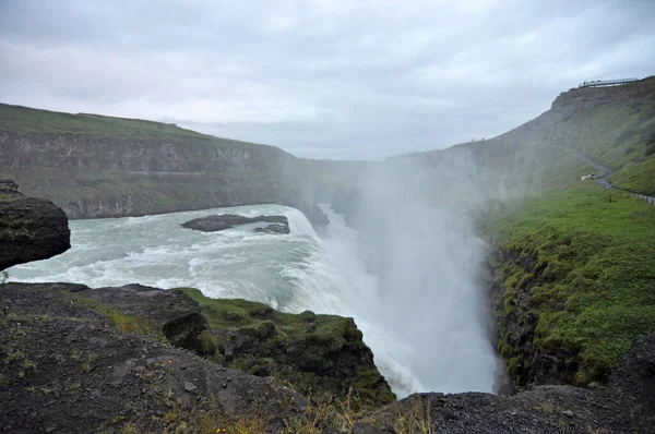 Gullfoss 아이슬란드에 폭포로 남서쪽에 협곡에 위치해 포스는 아이슬란드에서 인기있는 명소중 — 스톡 사진