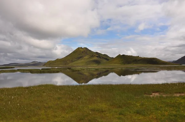 아이슬란드는 지질학적 지역이다 은주로 모래와 용암으로 뒤덮인 폭포로 이루어져 — 스톡 사진