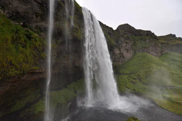 Seljalandsfoss 아이슬란드의 폭포이다 Seljalandsfoss 아이슬란드의 지역에 위치해 폭포는 60M 고화산 — 스톡 사진