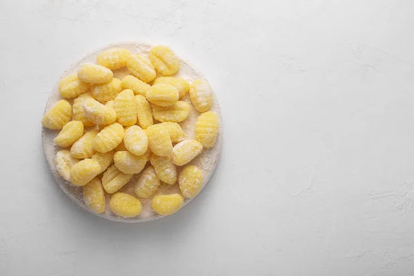 Gnocchi Italiani Crudi Sfondo Bianco Vista Dall Alto Con Spazio — Foto Stock