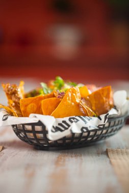 Meksika usulü Meksika usulü, Meksika usulü Meksika usulü, Meksika usulü, Meksika usulü, Meksika usulü, Meksika usulü bir restoranda.