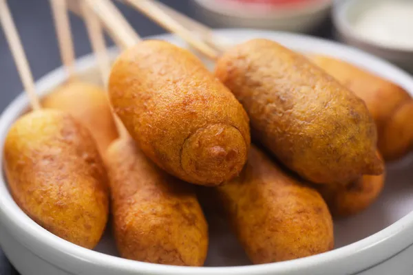 Pila Perro Maíz Cocido Con Salchicha Masa Trigo Con Adición —  Fotos de Stock