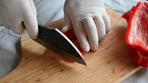 Šéf Krájí Papriku Nožem Prkně Vysoce Kvalitní Záběry — Stock video