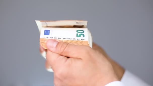 Homem com 50 notas de euro — Vídeo de Stock