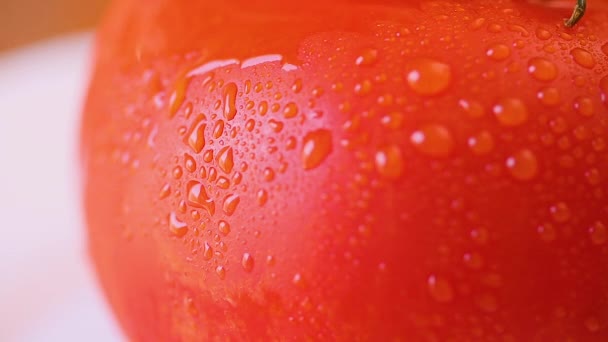 Water Drops Flow Skin Red Tomato High Quality Fullhd Footage — Stock Video