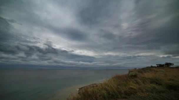 A time lapse of bad weather, cloudy sky in sea shore. 4k — 비디오