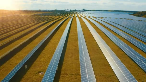 Κάτοψη Ενός Σταθμού Ηλιακής Ενέργειας Ανανεώσιμων Πηγών Ενέργειας Ηλιακών Συλλεκτών — Αρχείο Βίντεο
