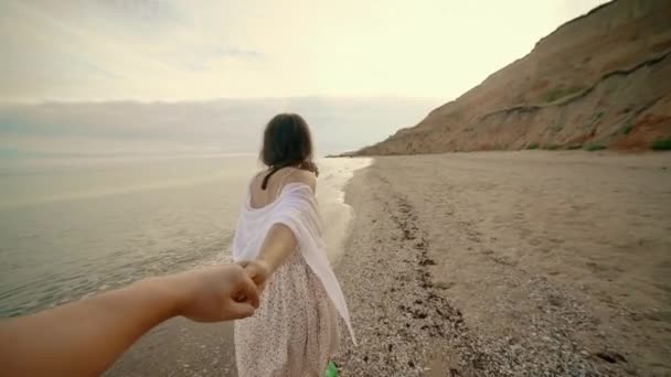 Beautiful Brunette Holding Hands Turns Camera Flirts Smiles Sea Waves — Vídeos de Stock