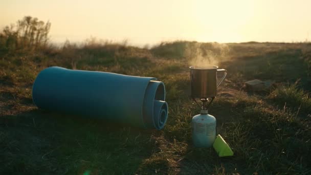 Side View Road Gas Burner Mug Boiling Water Campsite Rays — 비디오